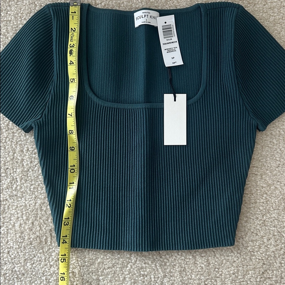 Aritzia Green ribbed crop top NWT - Picture 3 of 5